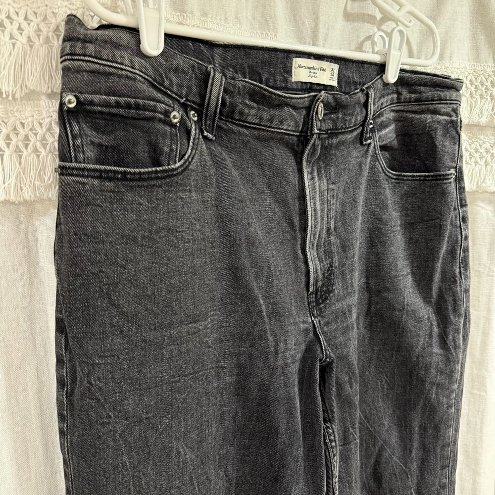 Abercrombie & Fitch Black Mom High Rise Jeans - Picture 3 of 6